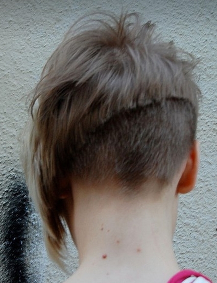 fryzury krótkie, asymetryczny tył uczesanie damskie zdjęcie numer 103